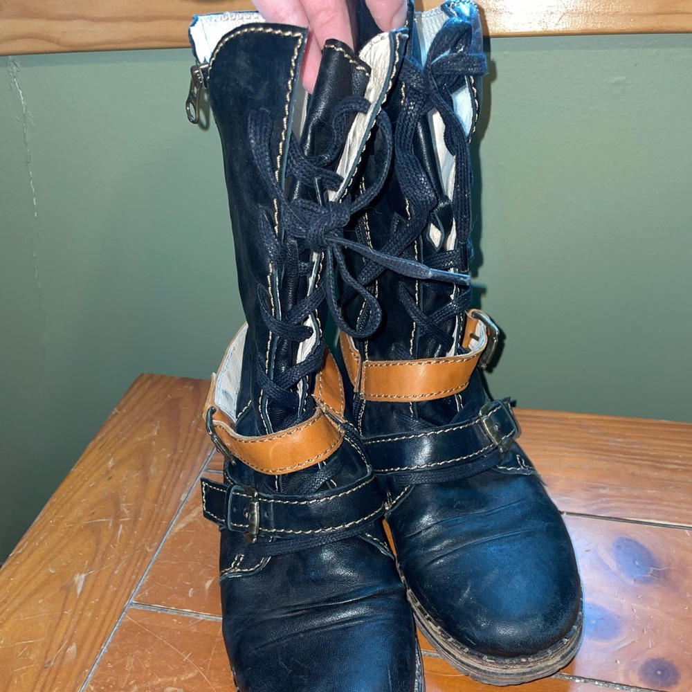 Rover boots. Size 40 (US 9) Black.